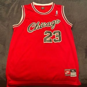 Chicago Bulls red Jordan jersey size XL
